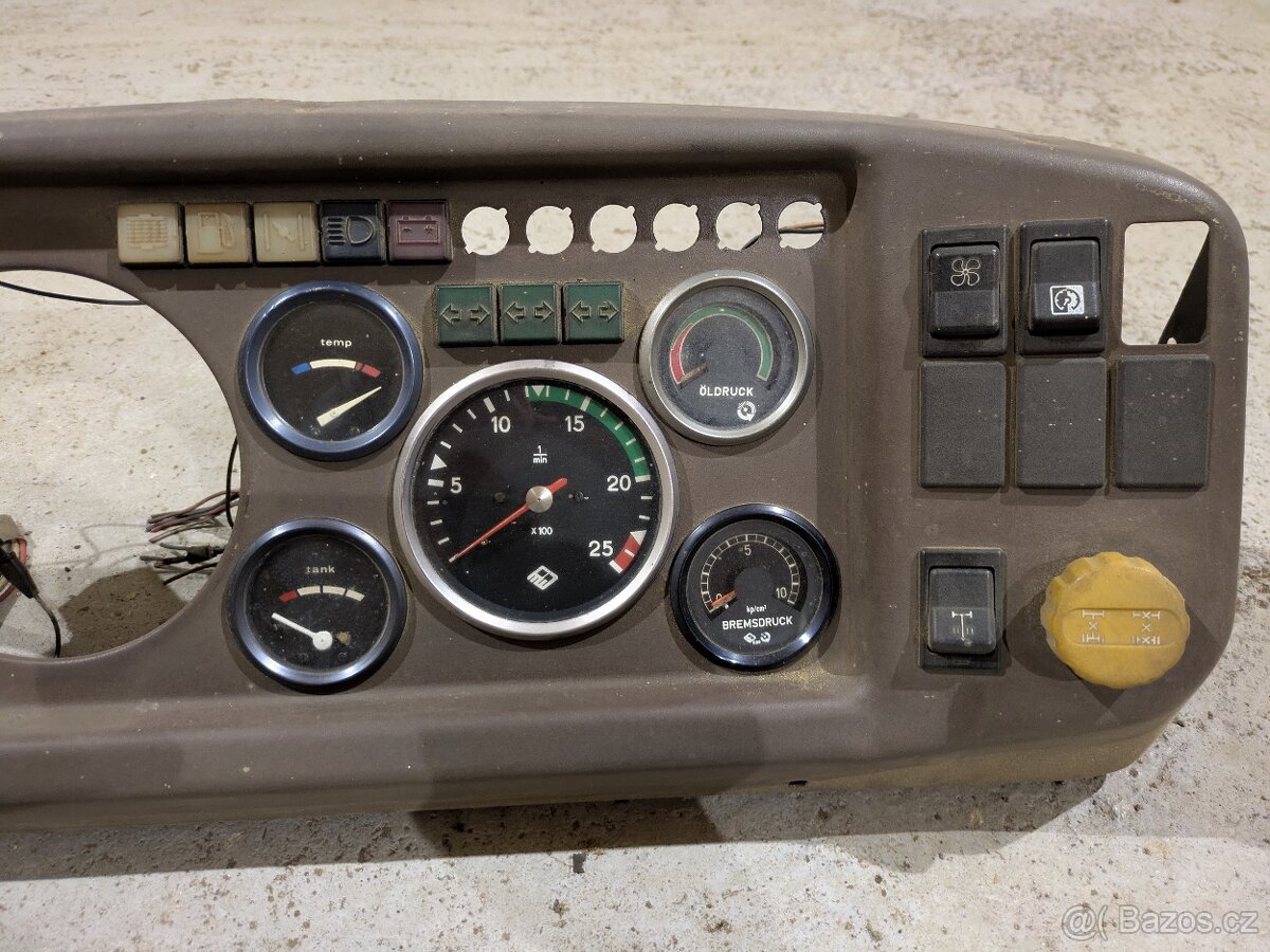 Přístrojova deska Ifa L60 - 2