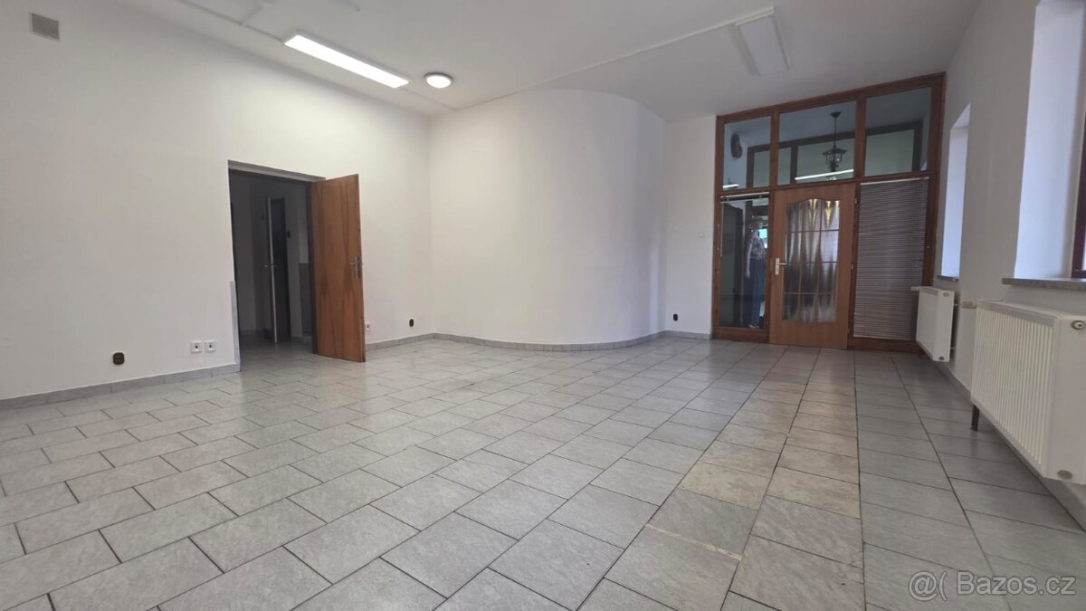 Pronájme obchodního prostoru v Rožnově P/R - 2