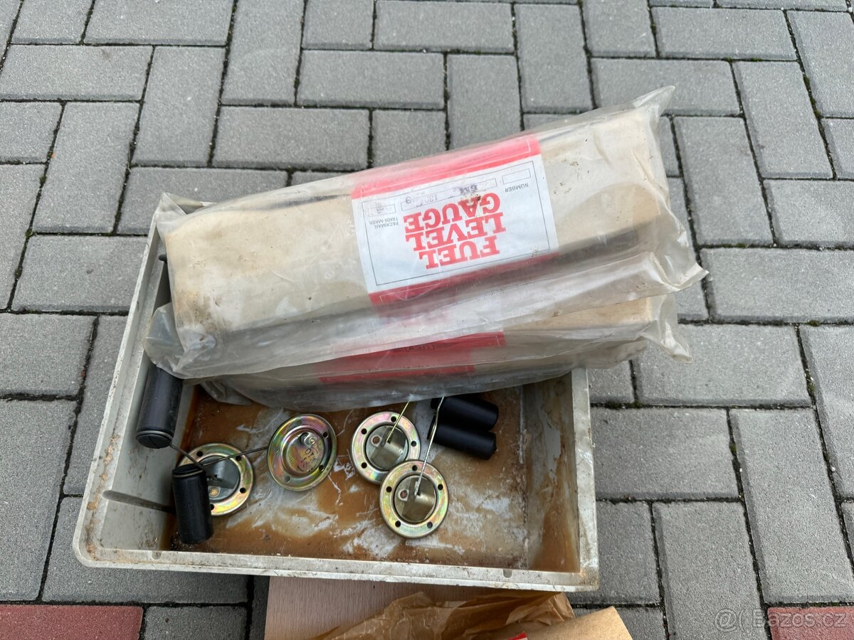 Volha Gaz 24, originální nové plováky nádrže - 2