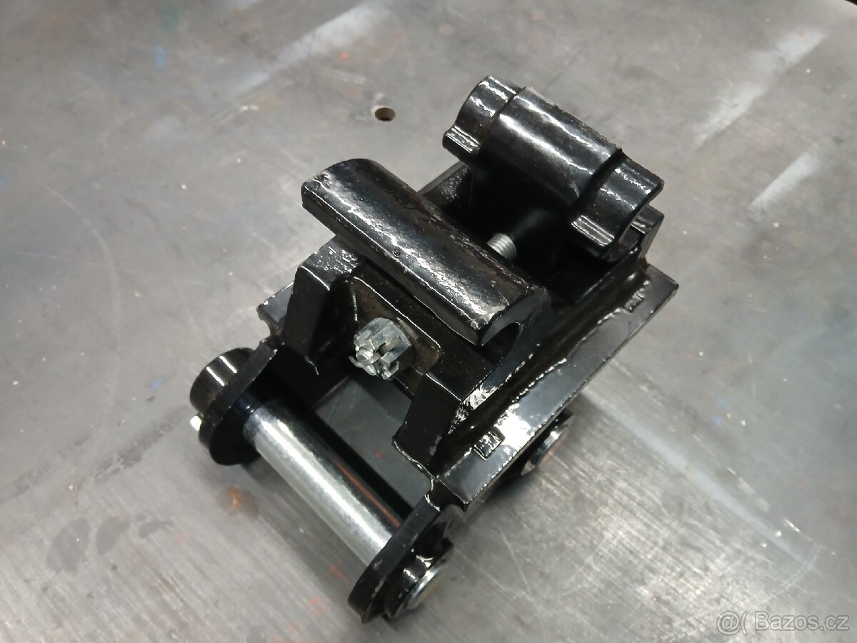 Rychloupínak pro minibagr - 2