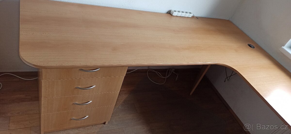 Rohový kancelářský stůl 2x1.46m - 2