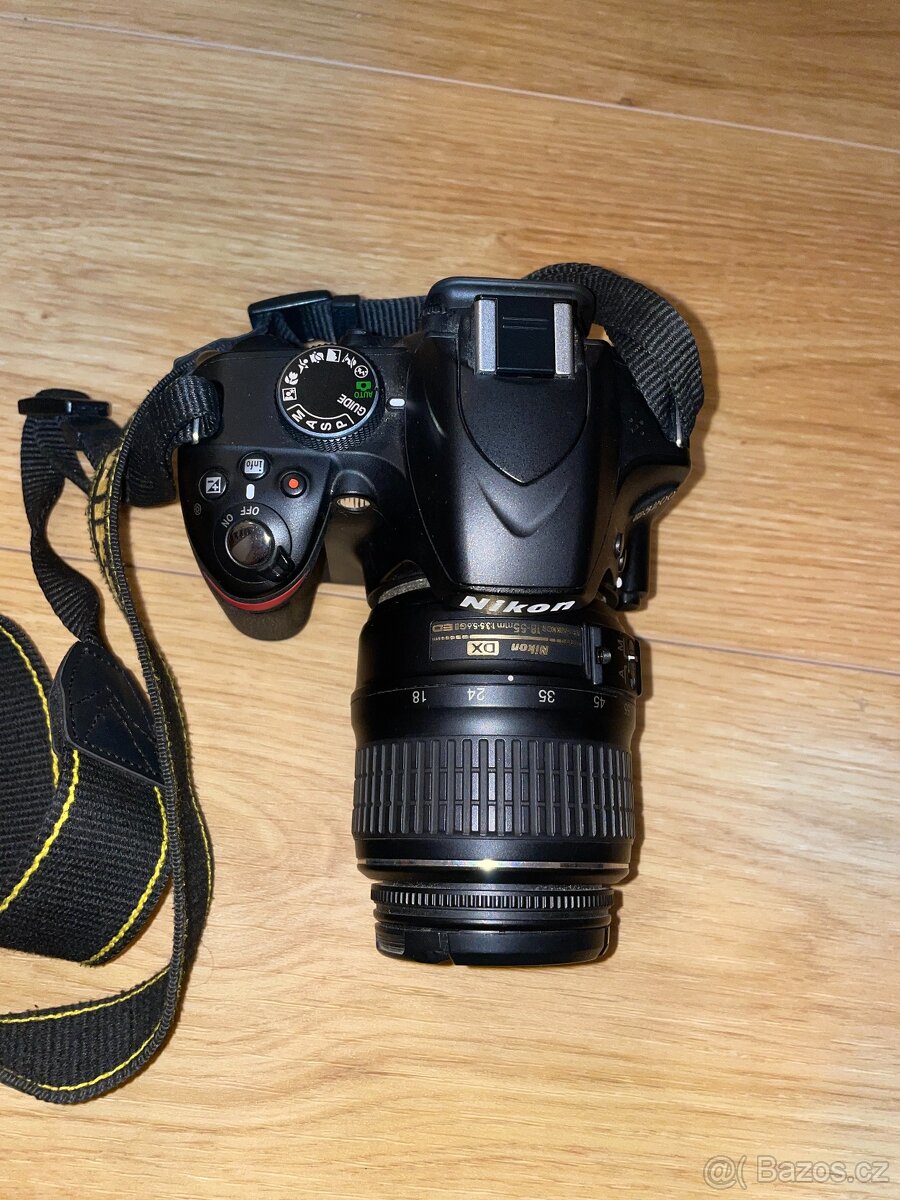 NIKON D3200 + příslušenství - 2