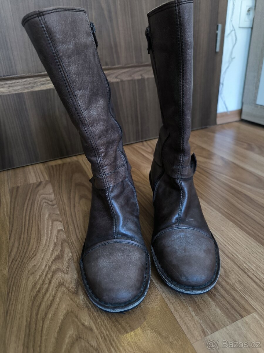 Hnědé kožené kozačky - 2