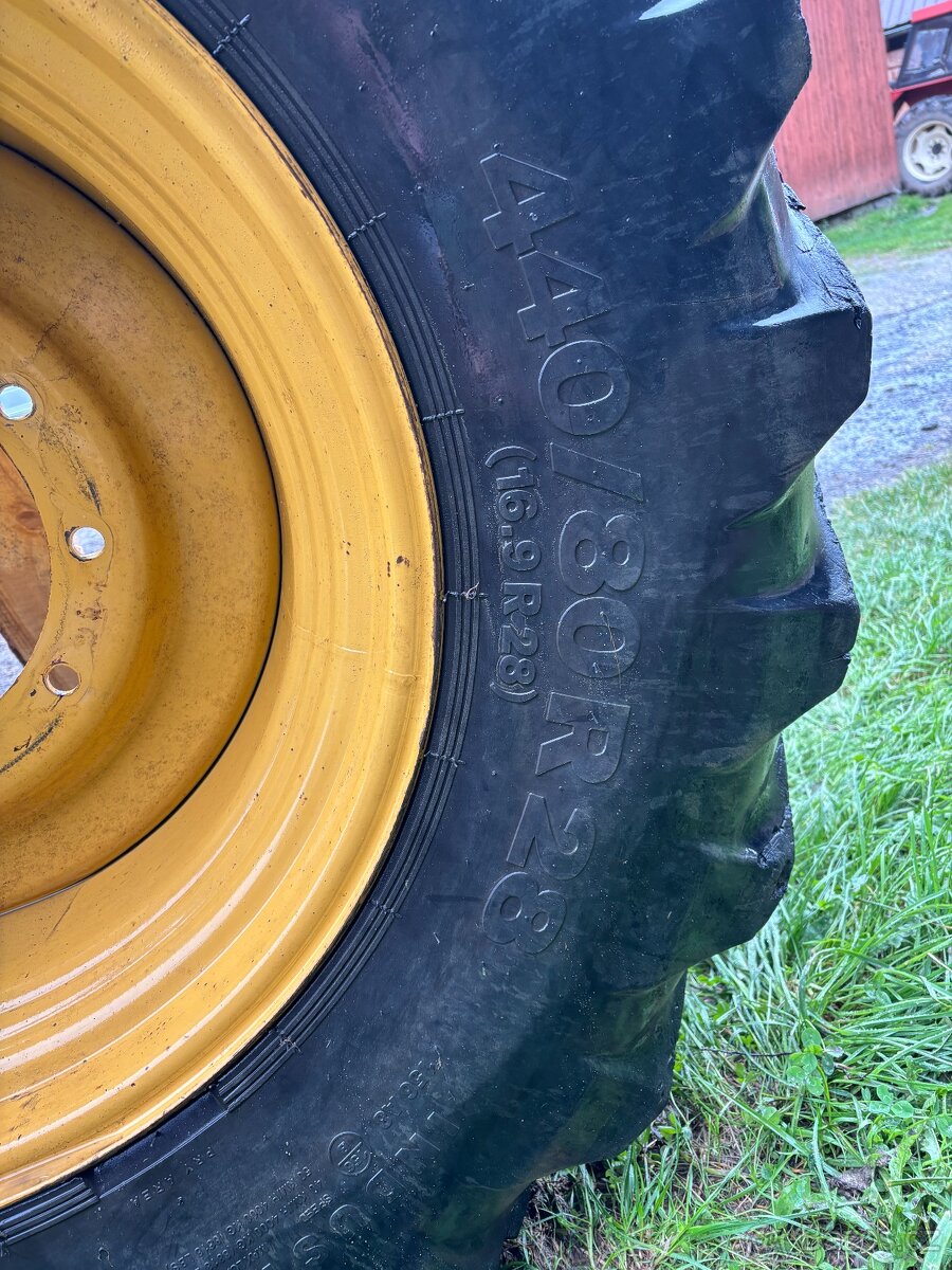 Pneu 440/80 R28 (16,9 R28) - 2