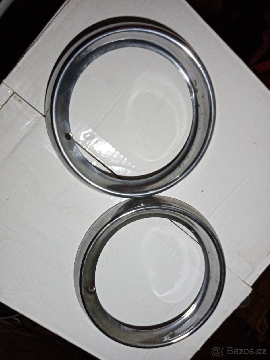 Škoda 1000 MB - rámečky světel - 2