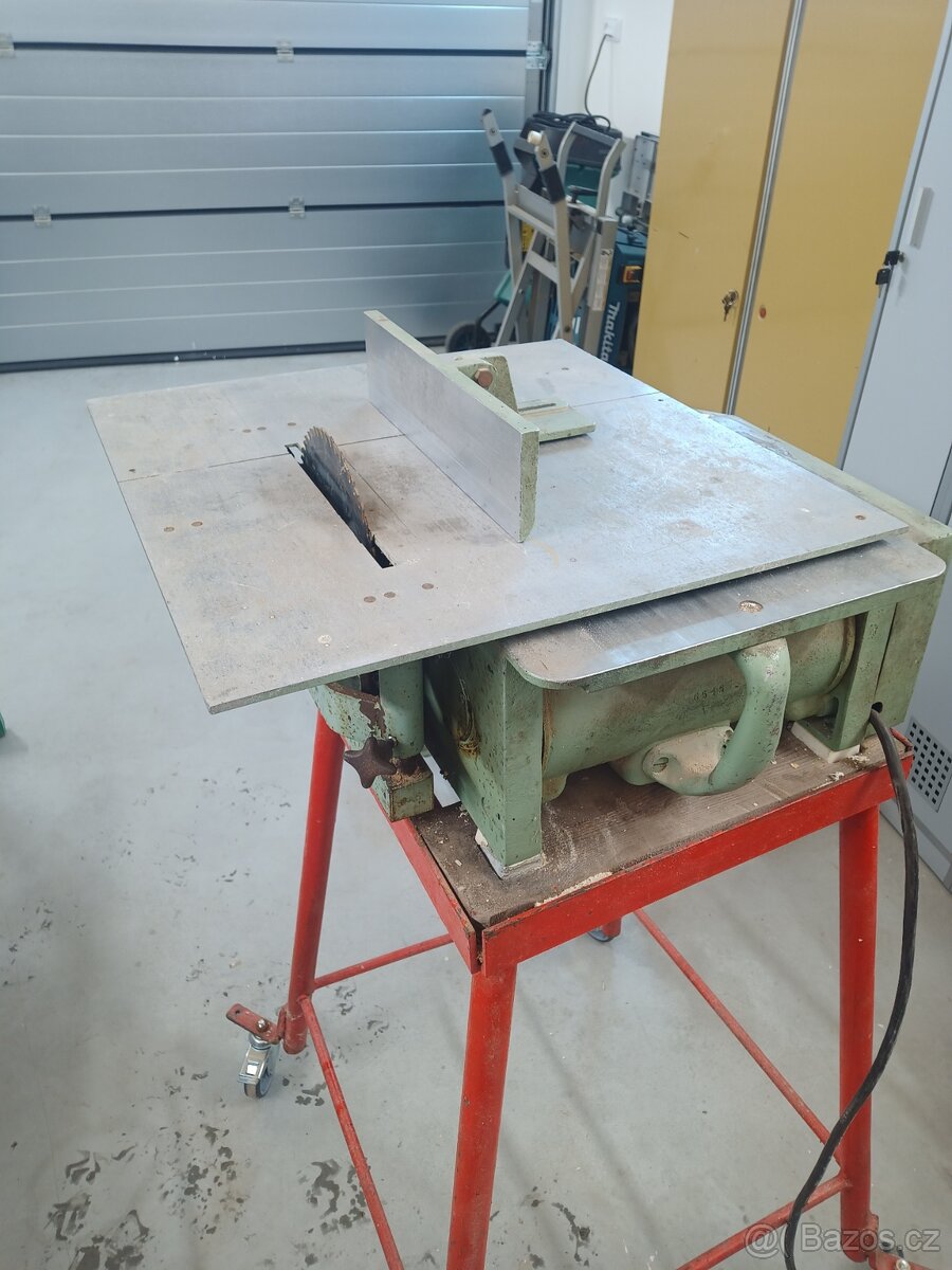 Dřevoobráběcí stroj UMDS - 2