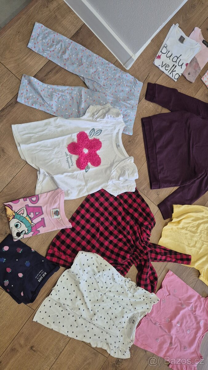 Balík oblečení pro holčičku velikost 122-128 - 2