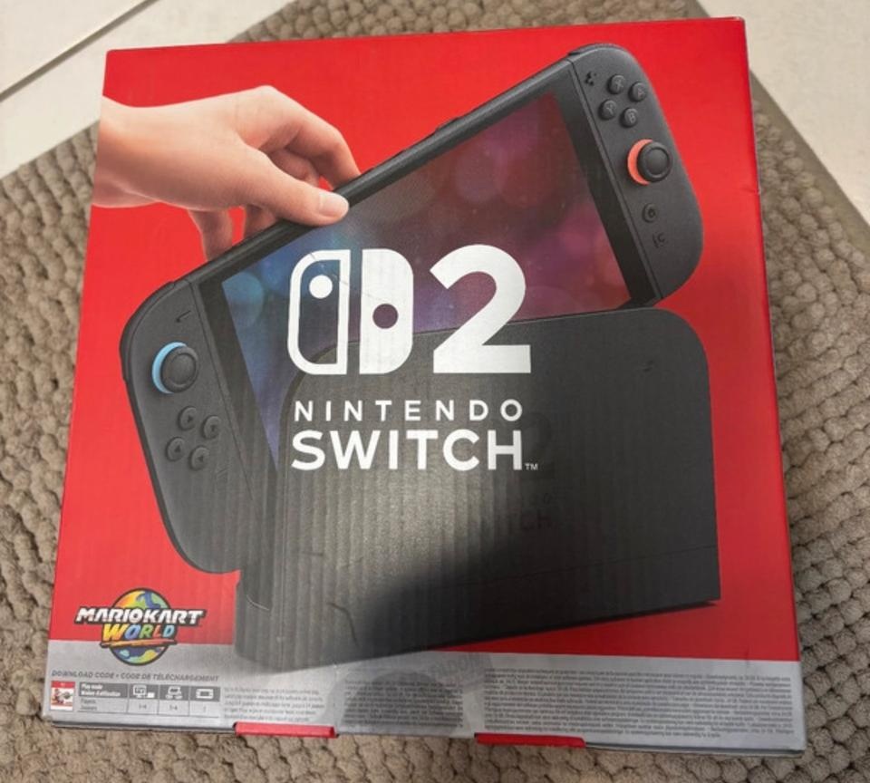 Nintendo Switch 2 + Mario Kart World - 2