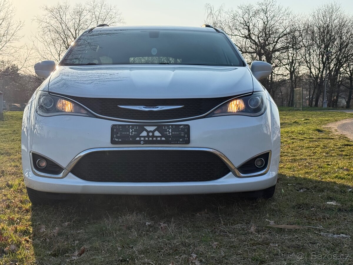 Chrysler Pacifica - 2