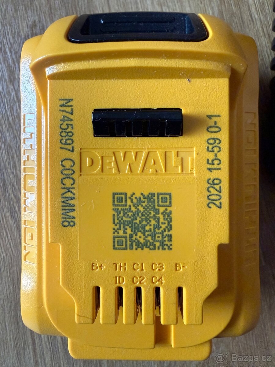 Dewalt 18V 5 Ah + nabíječka - 2