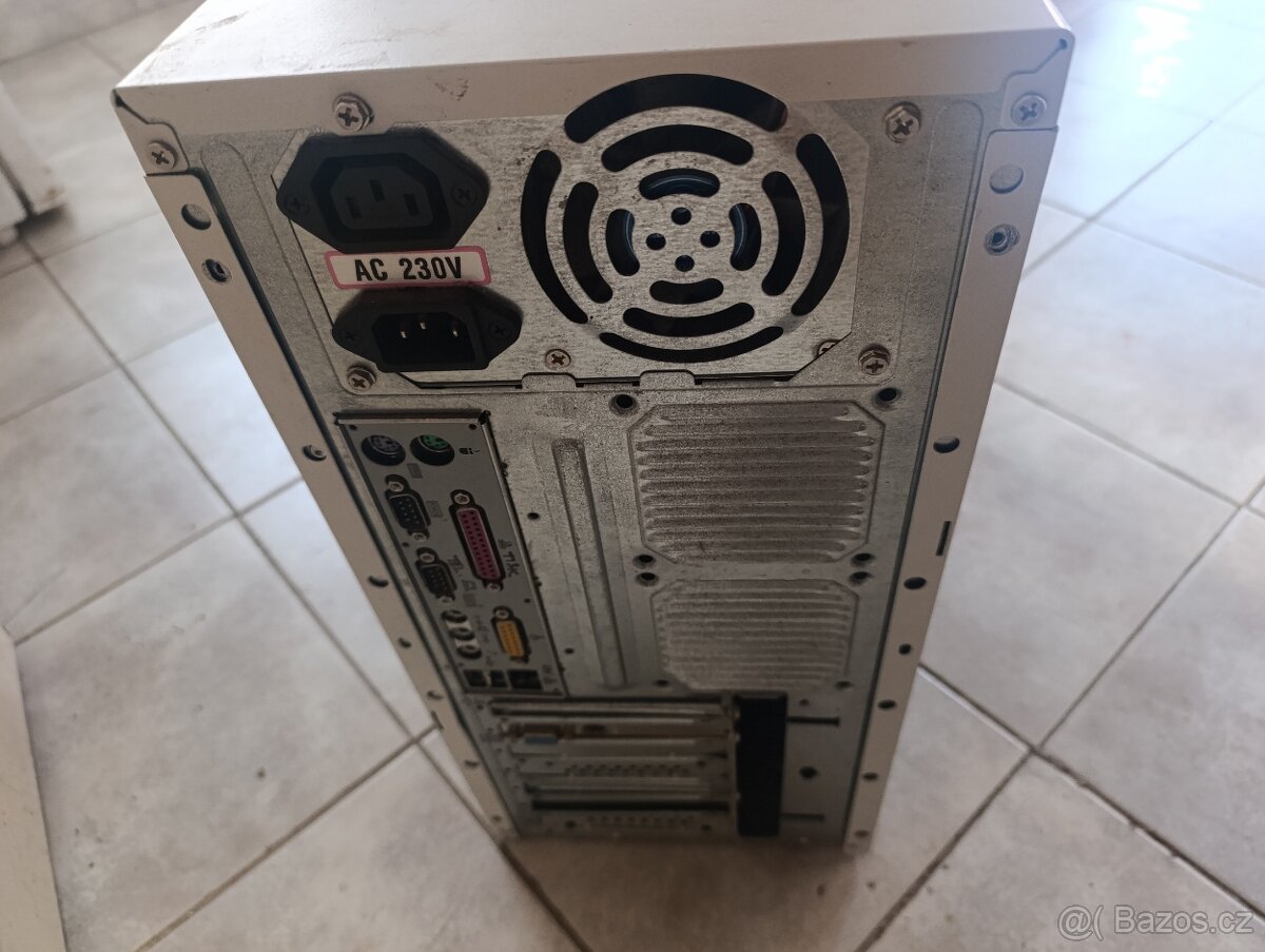 počítač Celeron 2,5 ghz - 2