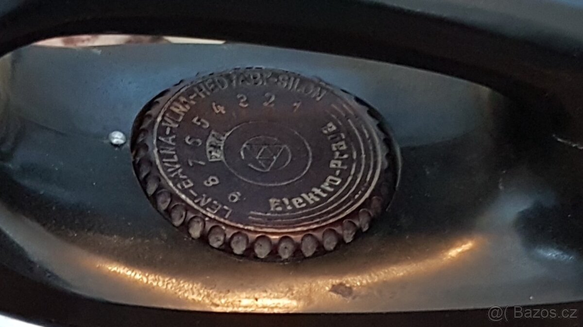 Historická retro žehlička, i jako dekorace - 2