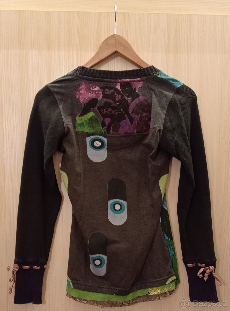 Dámské tričko značky Desigual vel. S. - 2