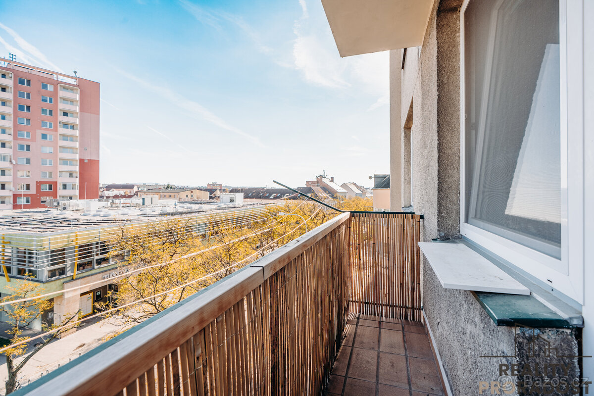 Prodej bytu 3+1 s balkonem, Hodonín – Národní třída - 2
