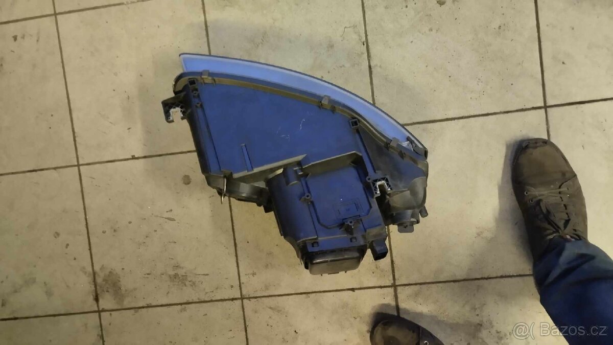 Audi A3 Levé xenonové světlo 8P0941003R - 2