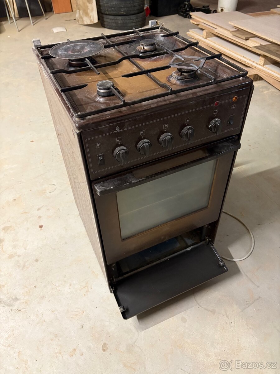 Stará trouba na elektřinu a sporák na plyn - 2