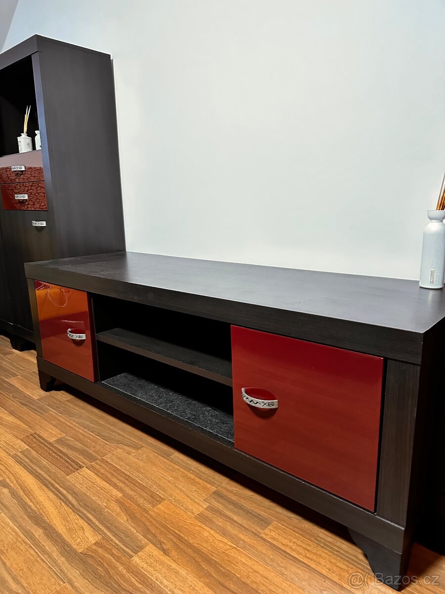 Obyvaci stena s Tv stolkem - 2