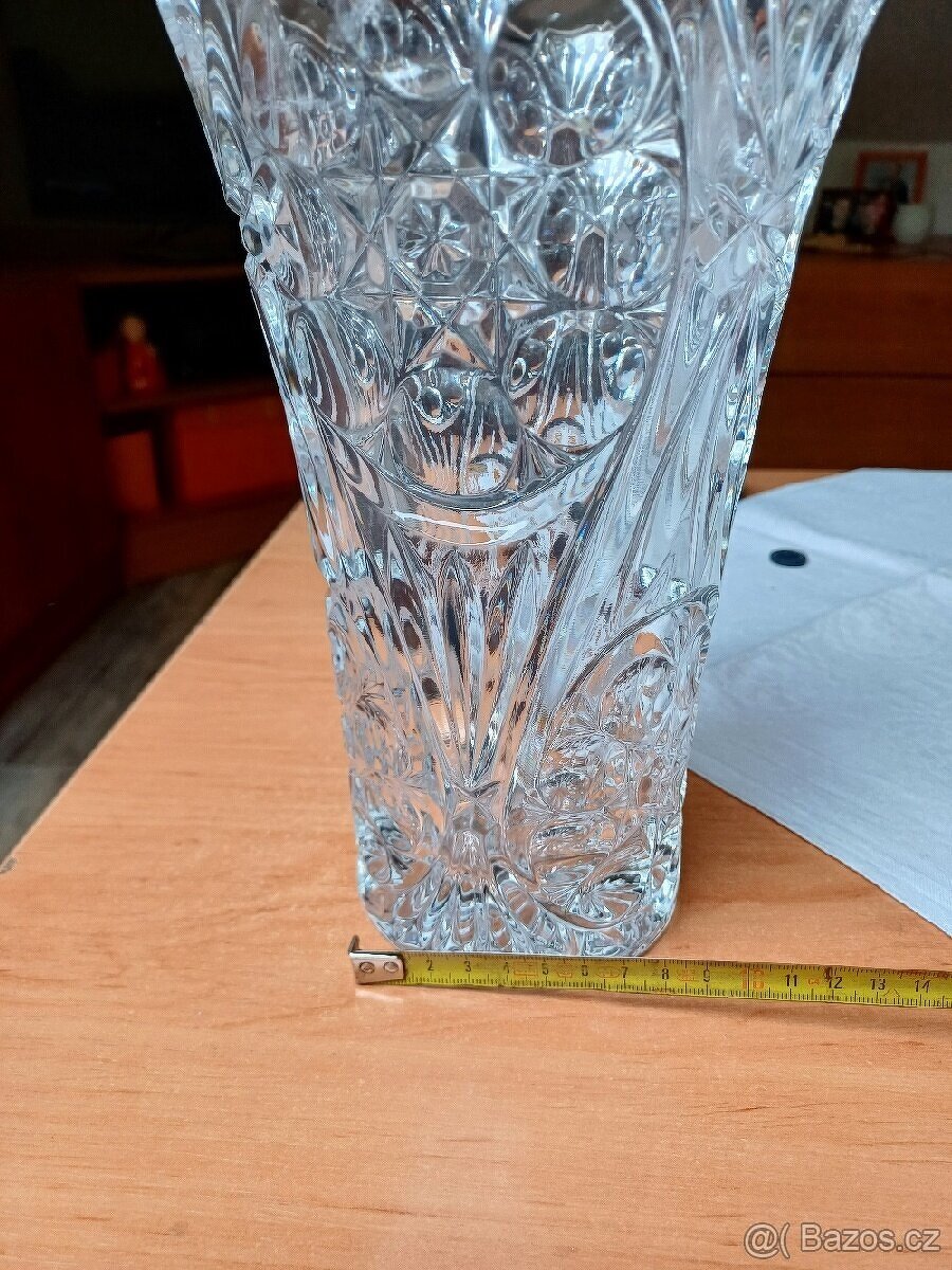 Broušená křišťálová váza - 2