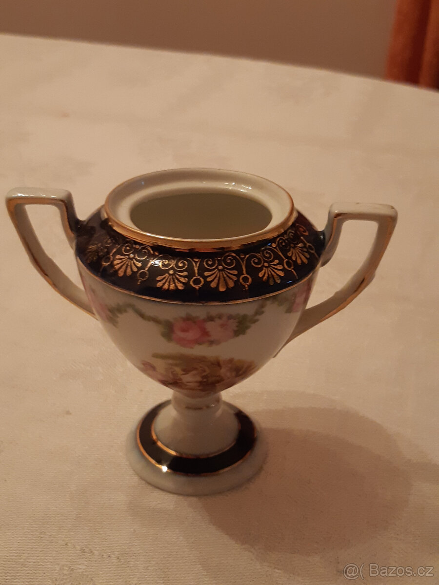 Vázička s třemi gráciemi - 2