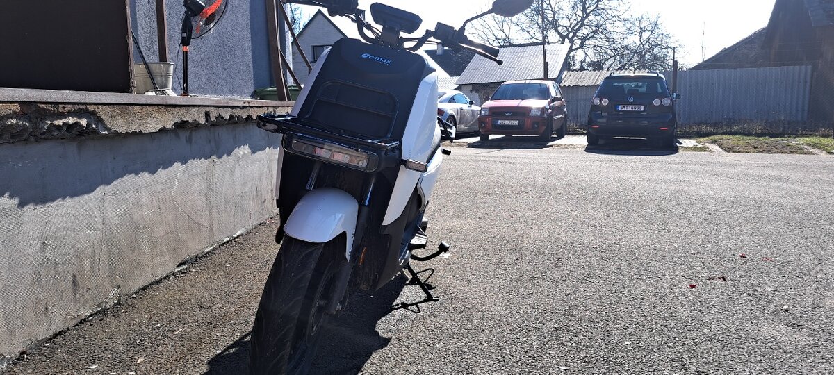 Elektricky skutr Vmoto soco v1 - 2