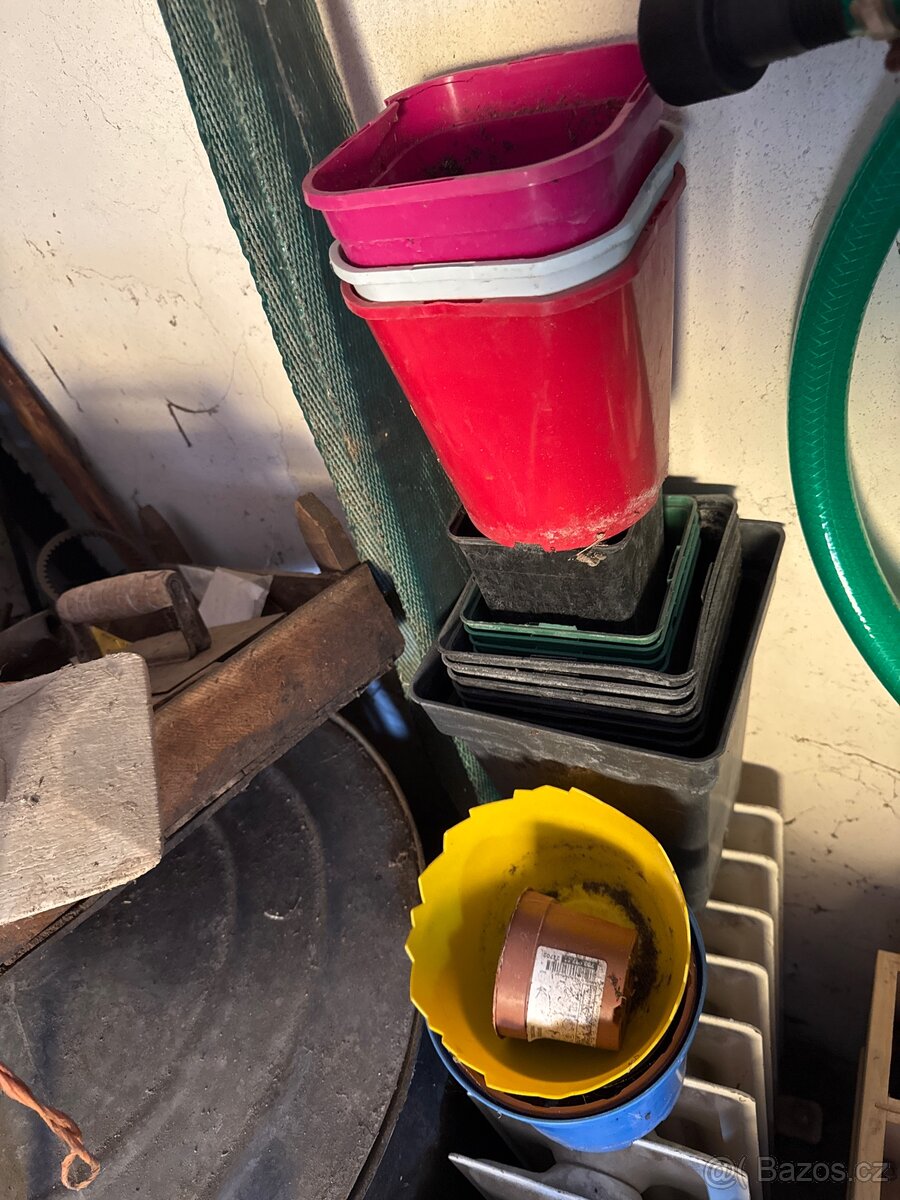 Plastové květináče - 2