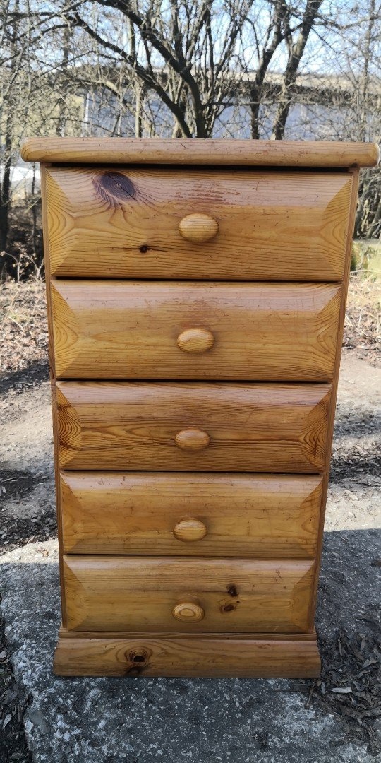 Celomasivní šuplíková komoda - 2