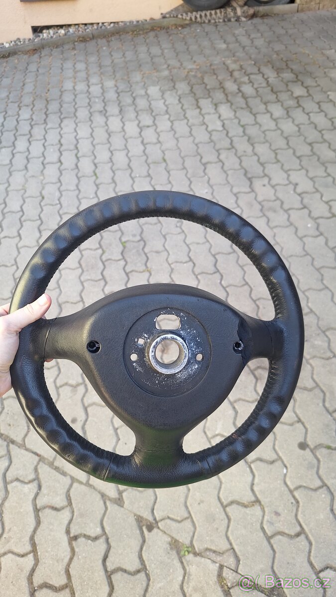 Tříramenny volant - 2