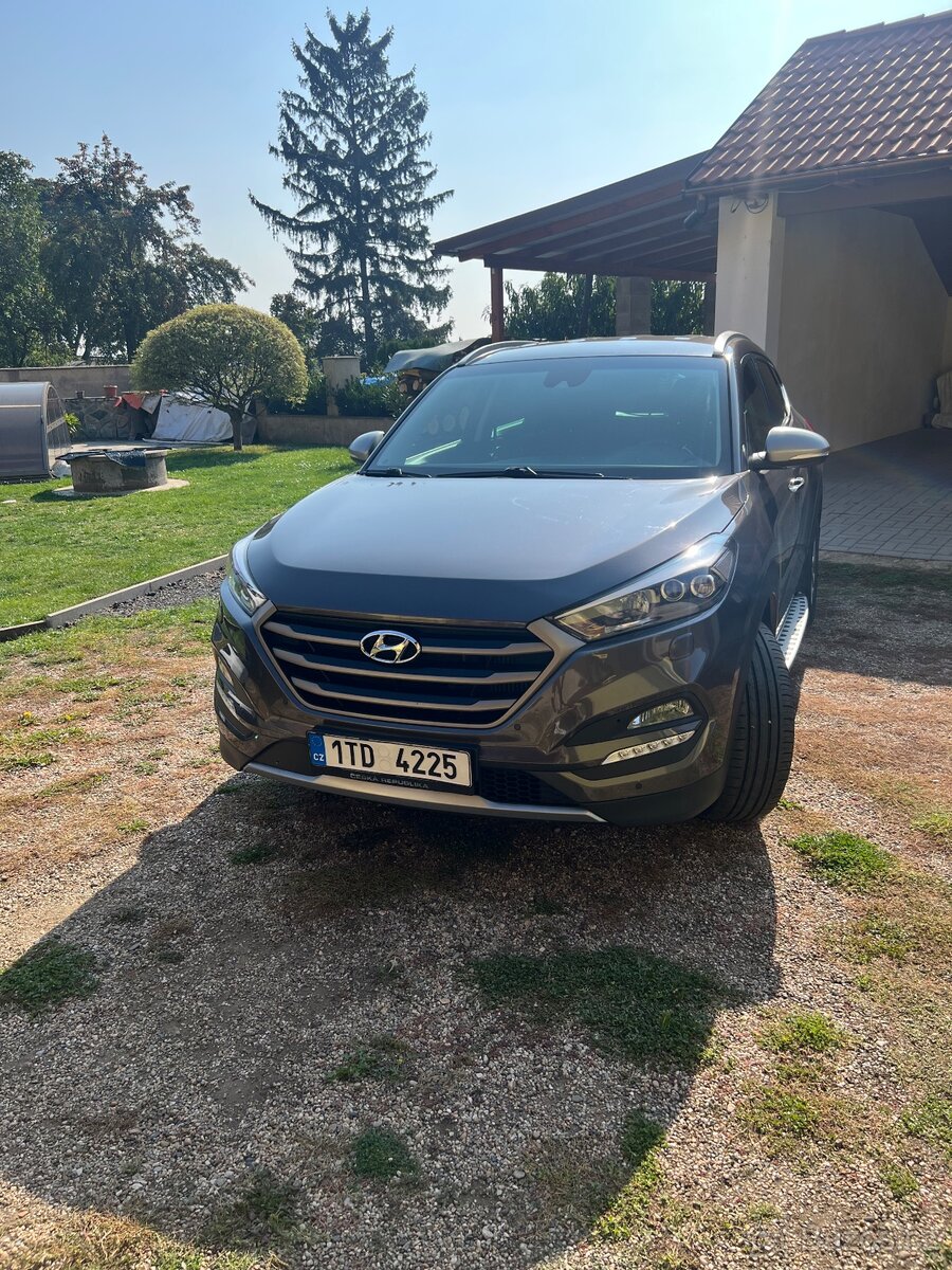Hyundai Tucson SUV - 2