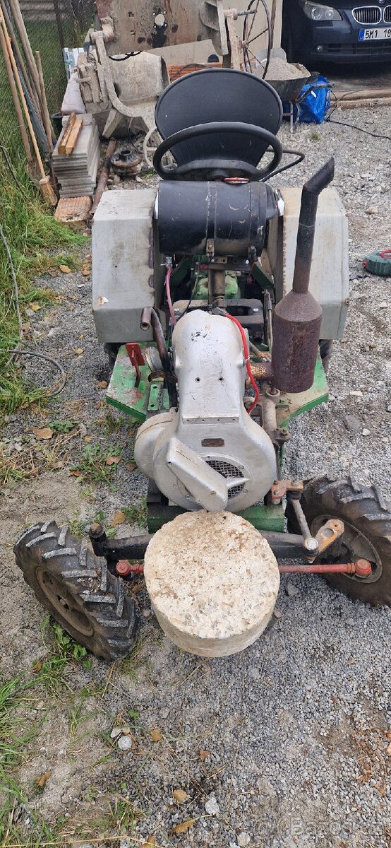 Zahradni traktorek domaci vyroby. - 2