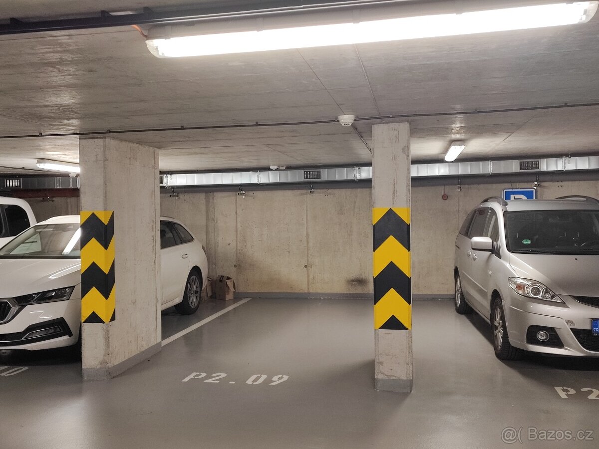 pronájem garážového stání u metra Ládví - 2