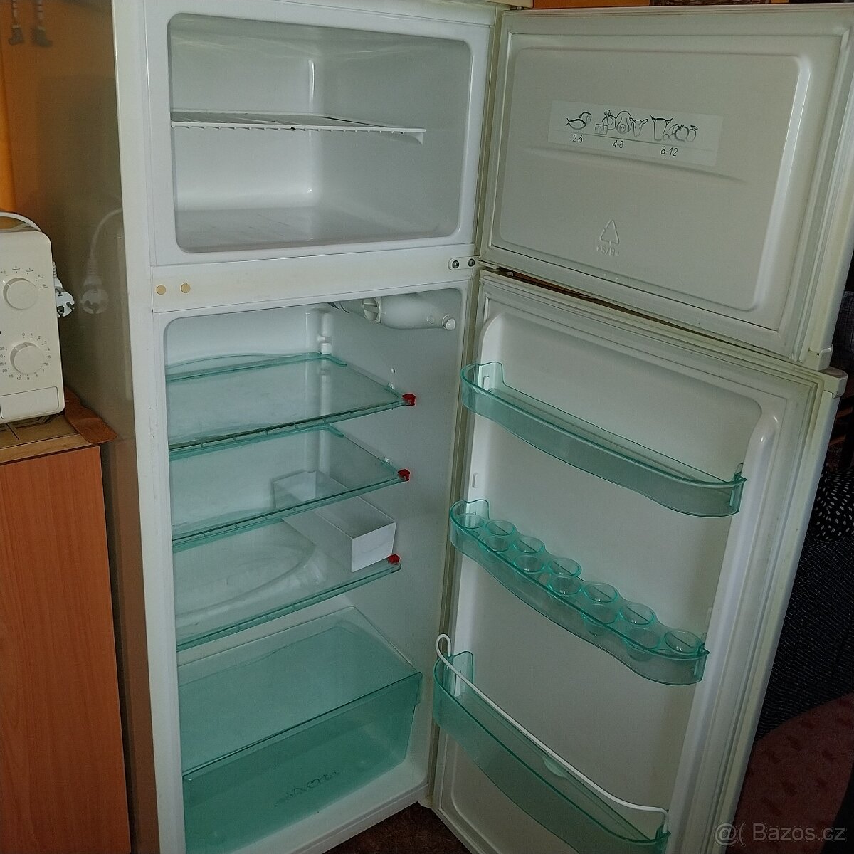 Lednice s mrazákem. - 2