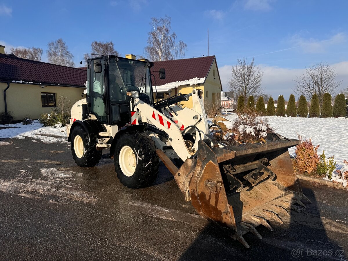 2x Kolovy kloubovy nakladac CAT 908M 2020 - 2