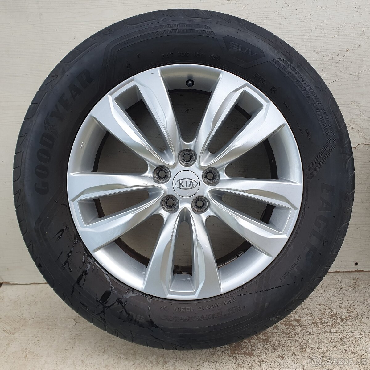 Originální Alu kola Kia Sorento 18" 5x114,3, pěkné Good Year - 2