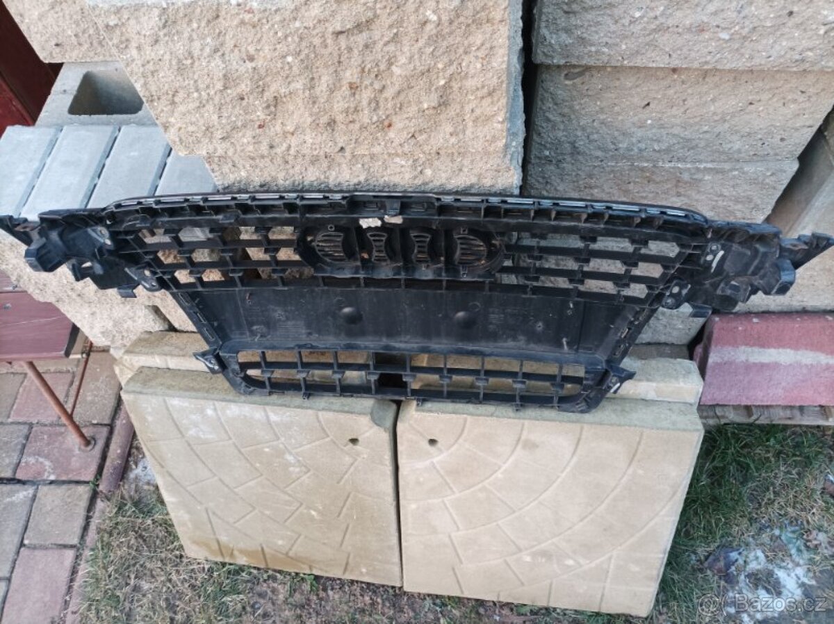 Audi A4 B8 přední maska - 2