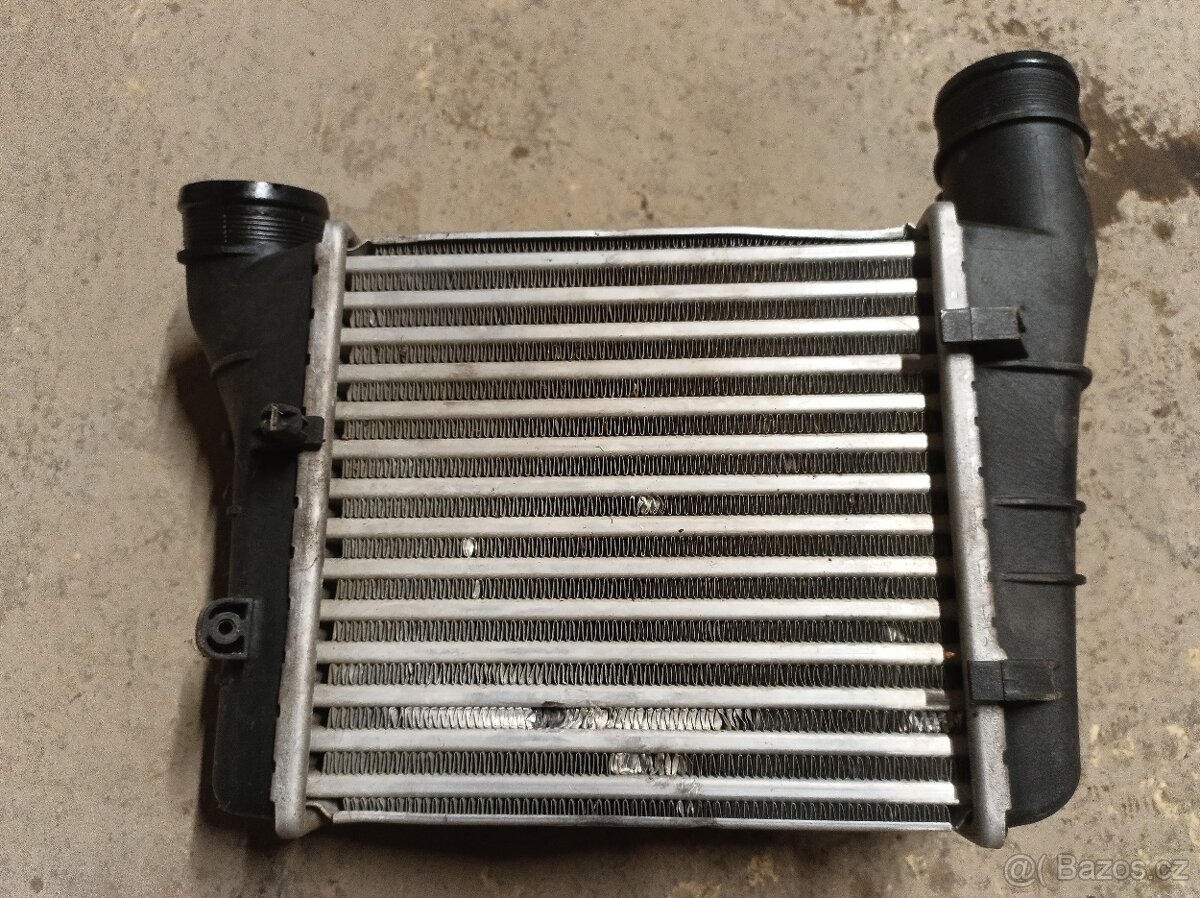 Audi A4 B7 2.0Tdi 103kw - Chladič cooleru - 2