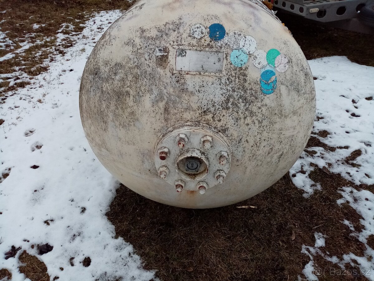 Akumulační nádrž na 1 800 litrů - 2