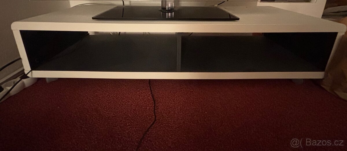 Stolek pod televizi - 2