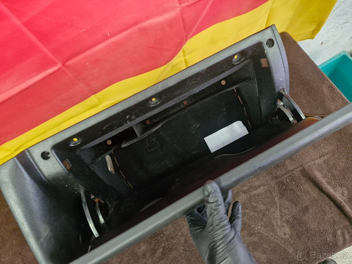 Kastlík spolujezdce golf 4 - 2