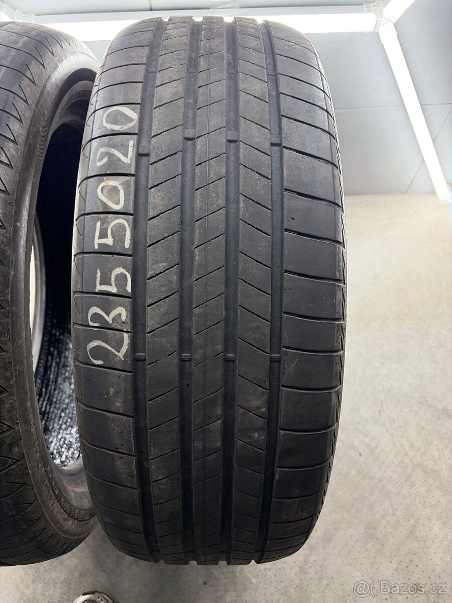 Letni pneu 235/50/20 - 2