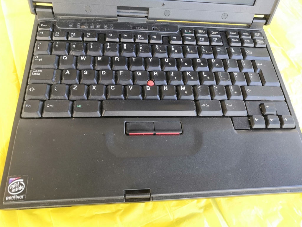 Prodám IBM Thinkpad type 560x - 2