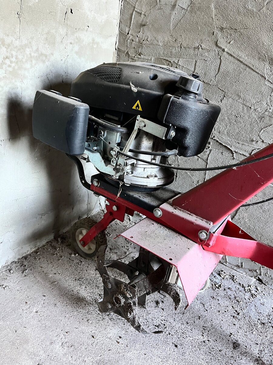 Motorový kultivátor (rotavátor) HECHT - 2