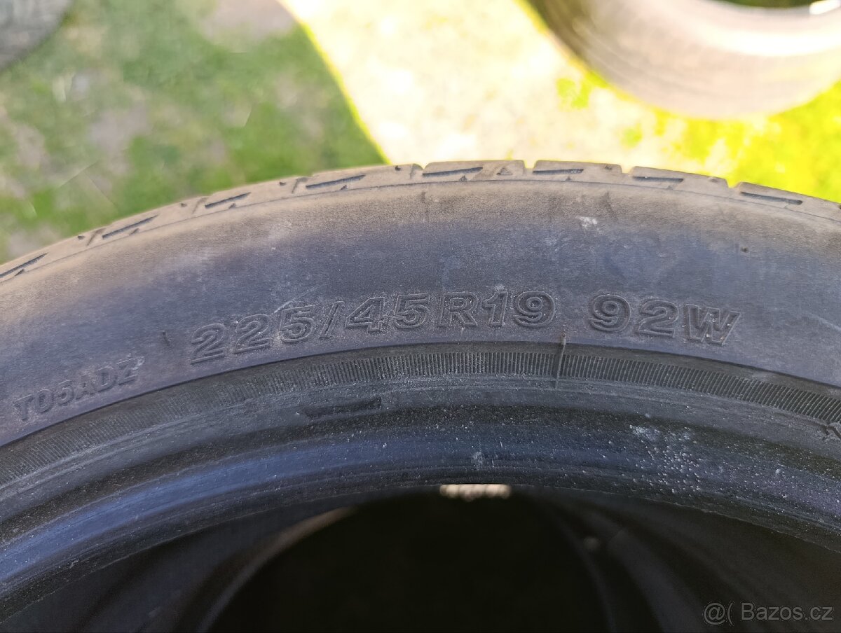 Bridgestone 225/45/19 - 2