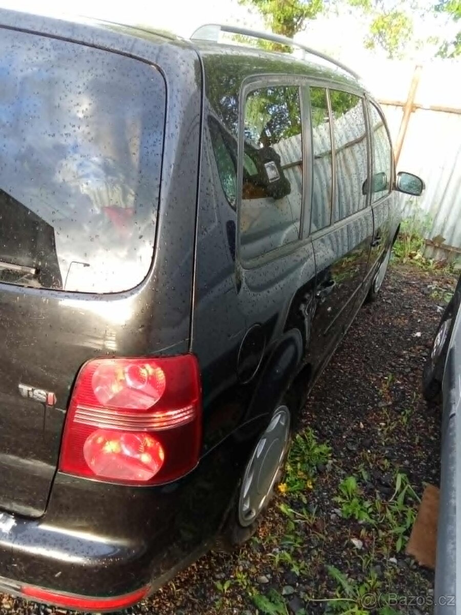 VOLKSWAGEN TOURAN - 2