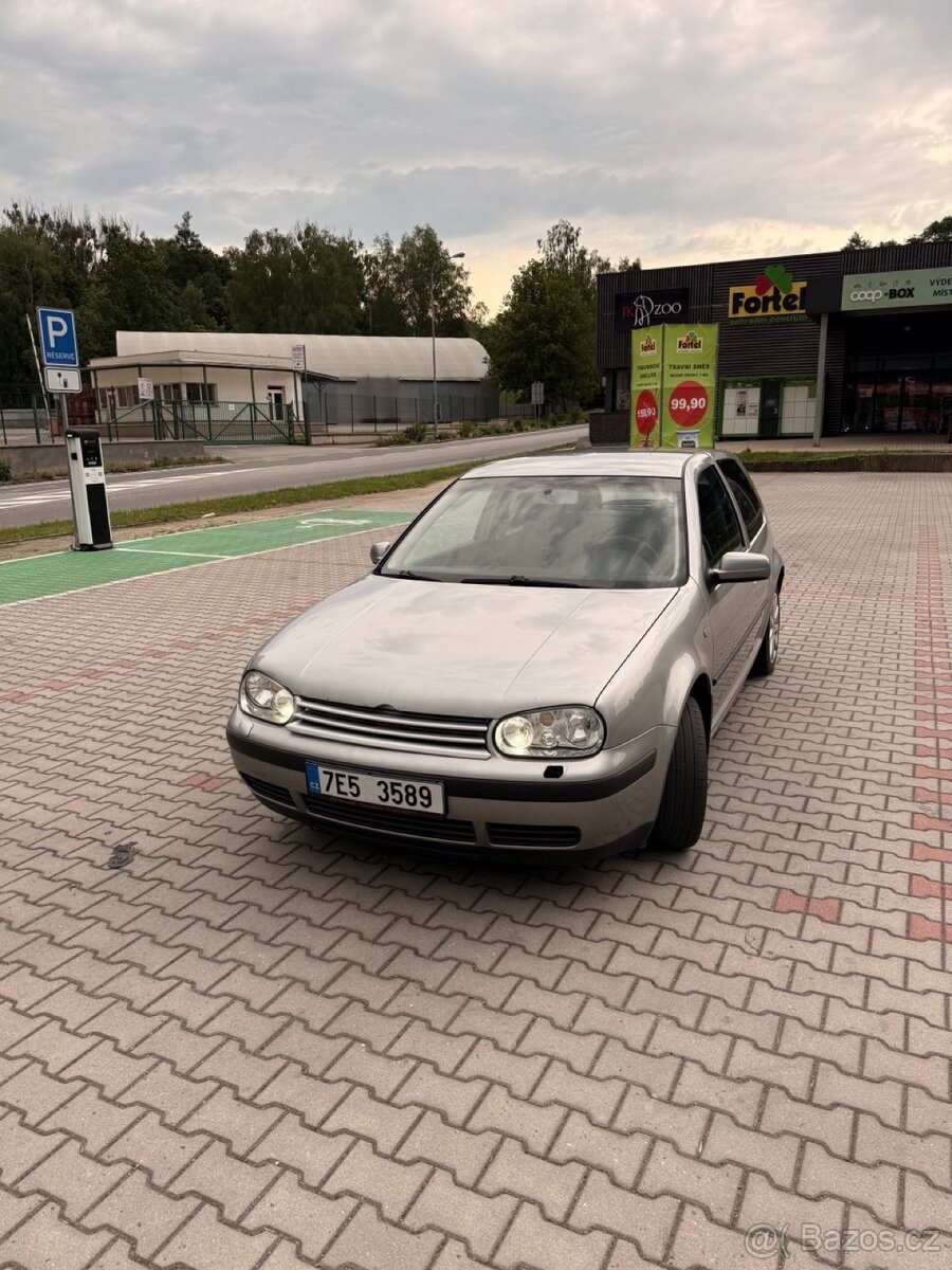 Golf 4 - 2