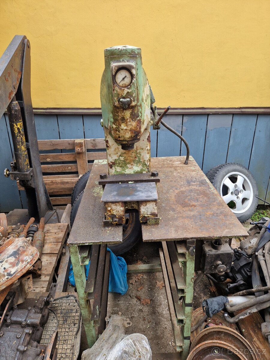 Hydraulicky lis - 2