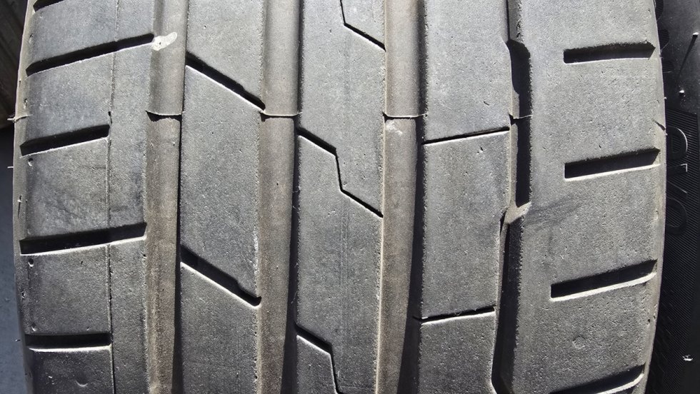 Letní pneu 235/40/19 Hankook - 2