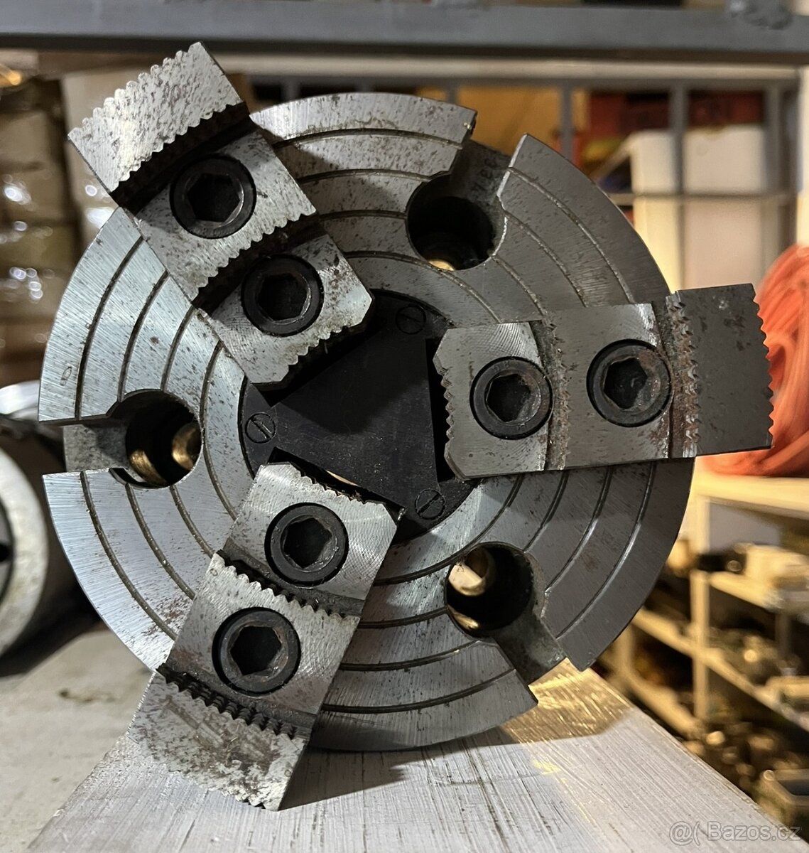 Pneumatické sklíčidlo PU3S 160 - 2