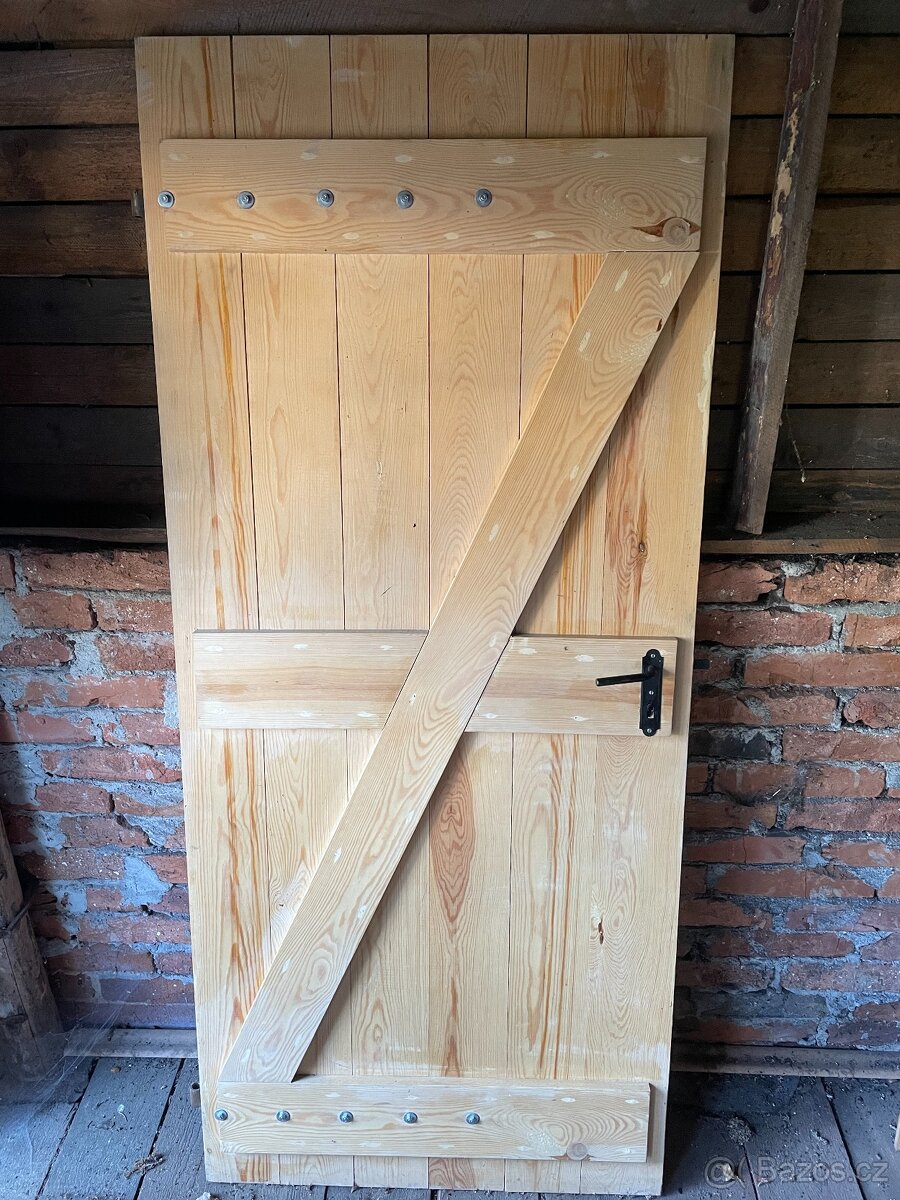 Prodám borovicové dveře (pravé) - 2