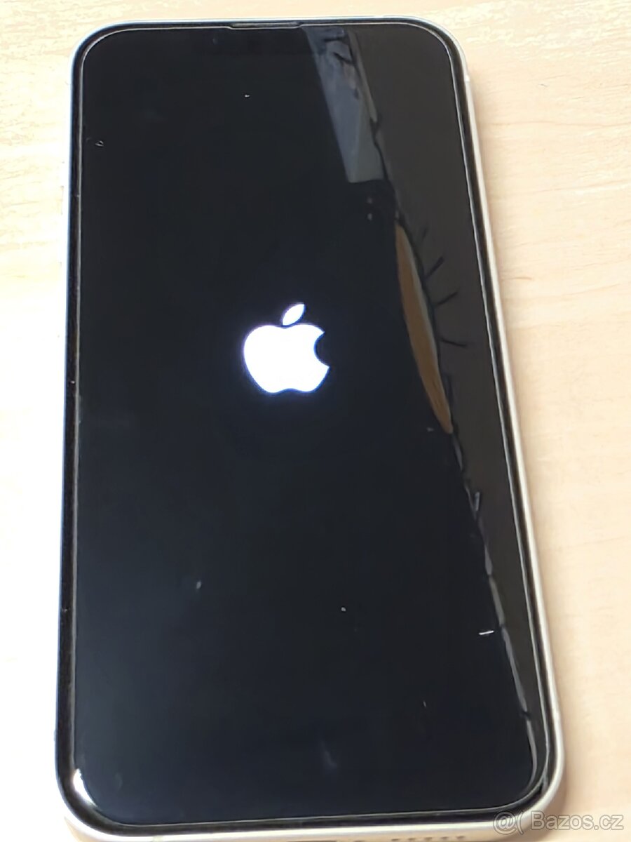 Apple iPhone 13, 128GB, bílý - 2