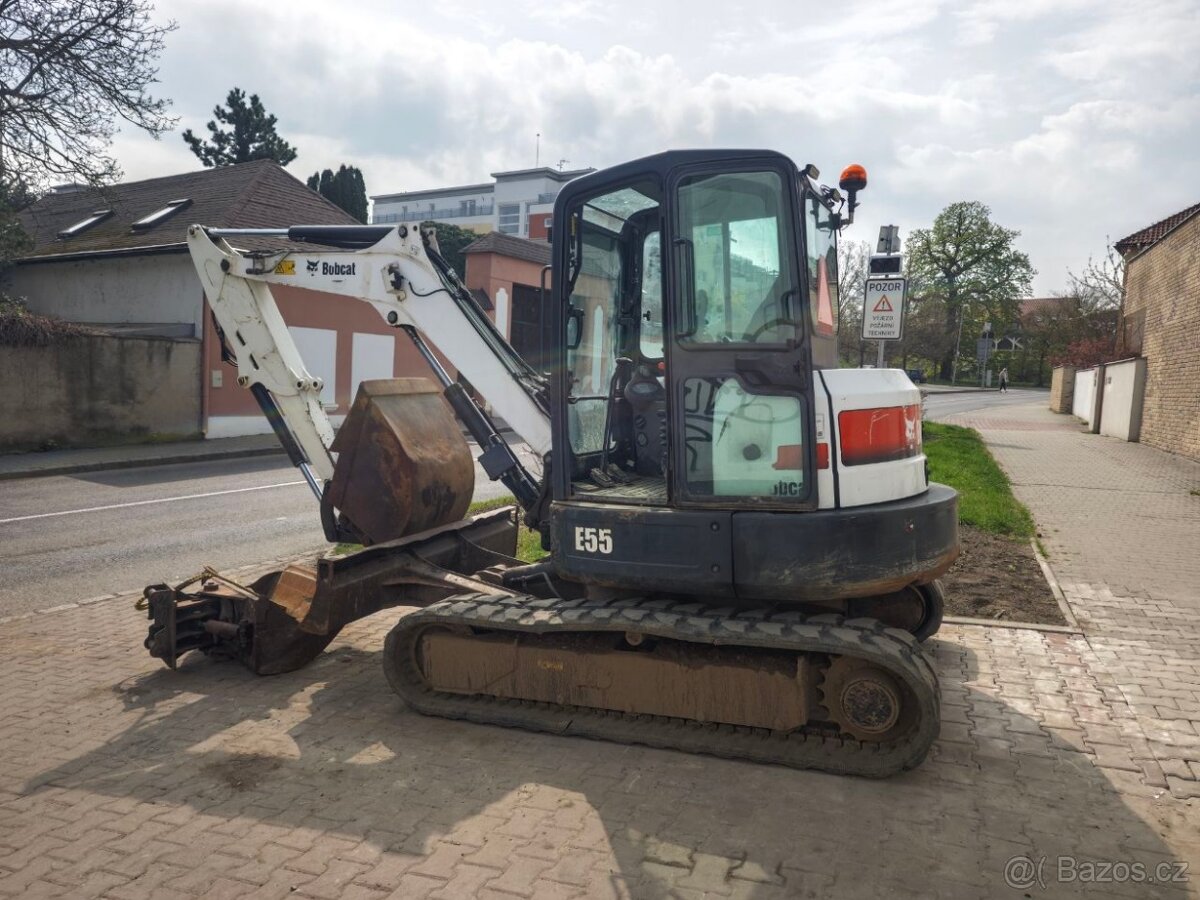 Pásový minibagr Bobcat E55 - 2